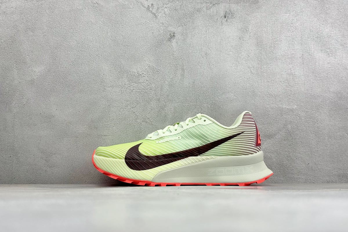 耐克 Nike Zoomx ACG Ultrafly Trail 越野跑步鞋 白绿红 正面实拍图