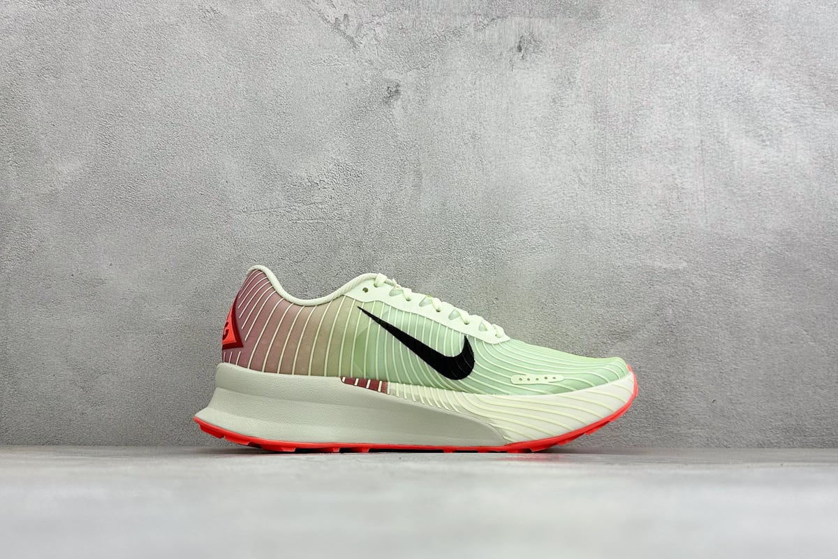 耐克 Nike Zoomx ACG Ultrafly Trail 越野跑步鞋 白绿红 侧面实拍图