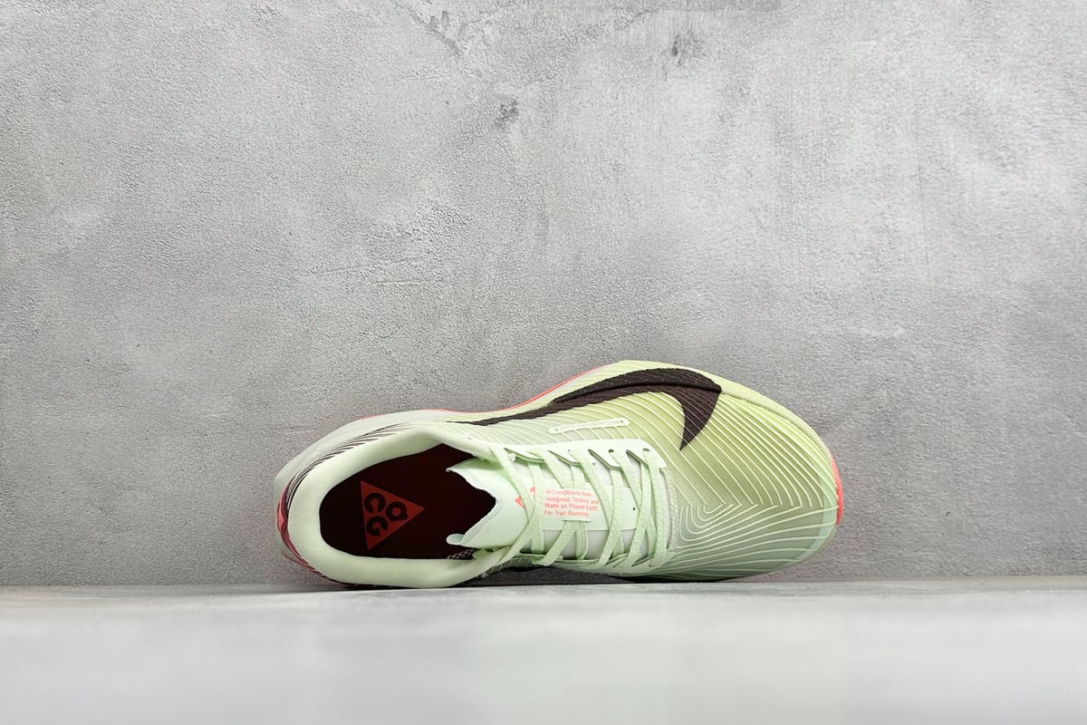 耐克 Nike Zoomx ACG Ultrafly Trail 越野跑步鞋 白红 背面实拍图