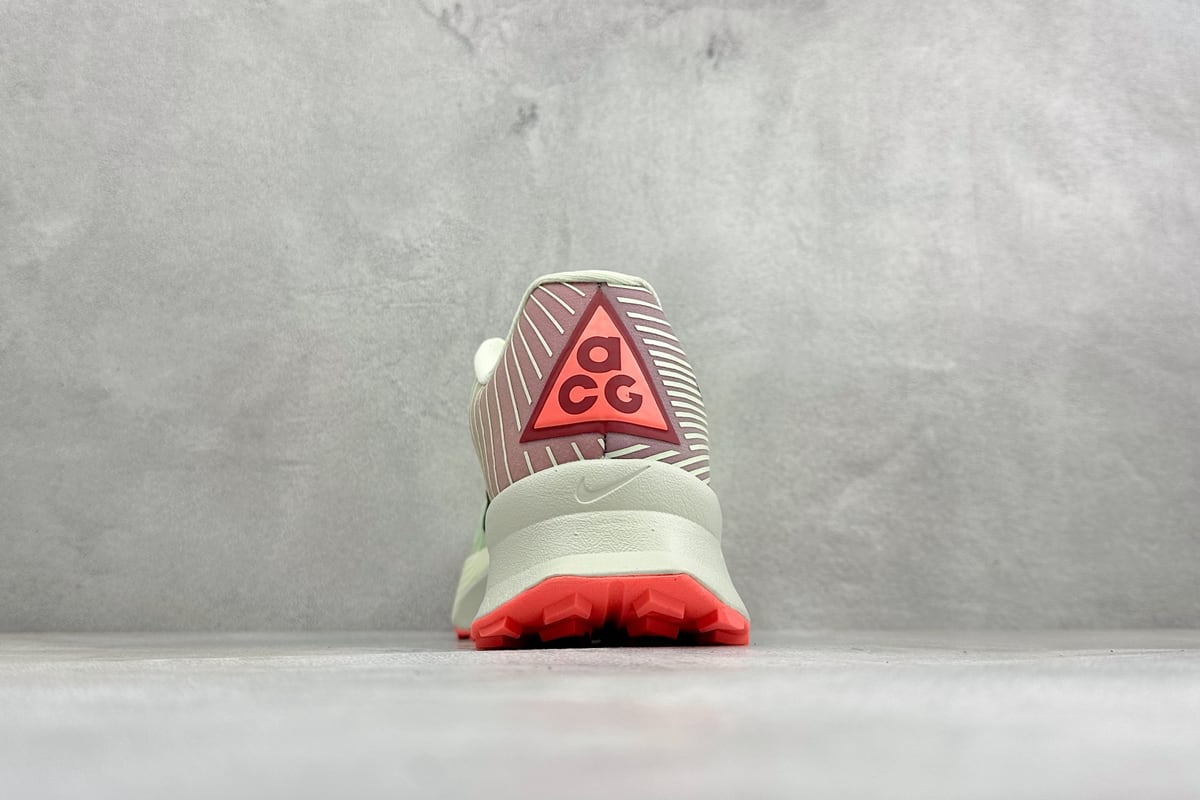 耐克 Nike Zoomx ACG Ultrafly Trail 越野跑步鞋 白绿红 鞋底实拍图