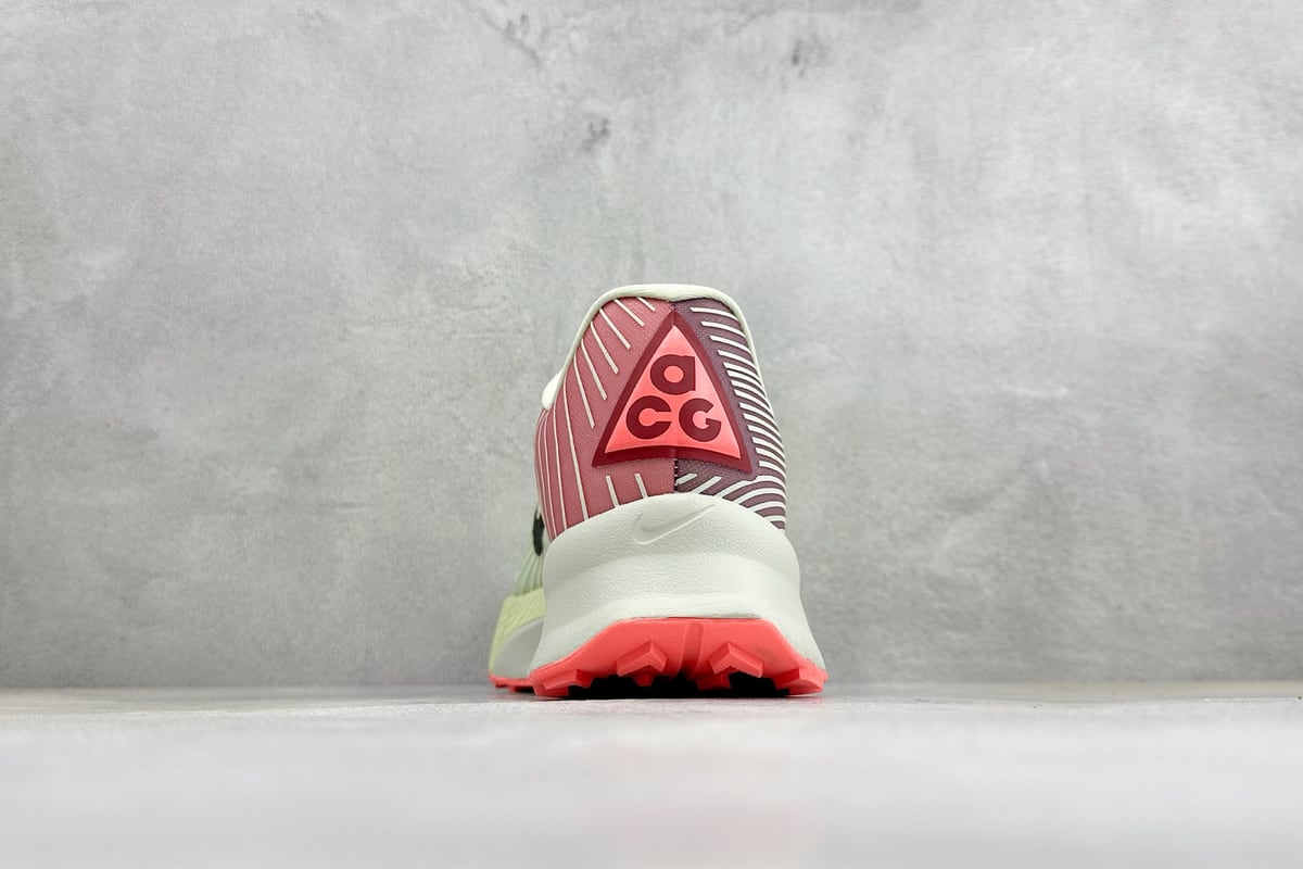 耐克 Nike Zoomx ACG Ultrafly Trail 越野跑步鞋 白红 鞋底实拍图