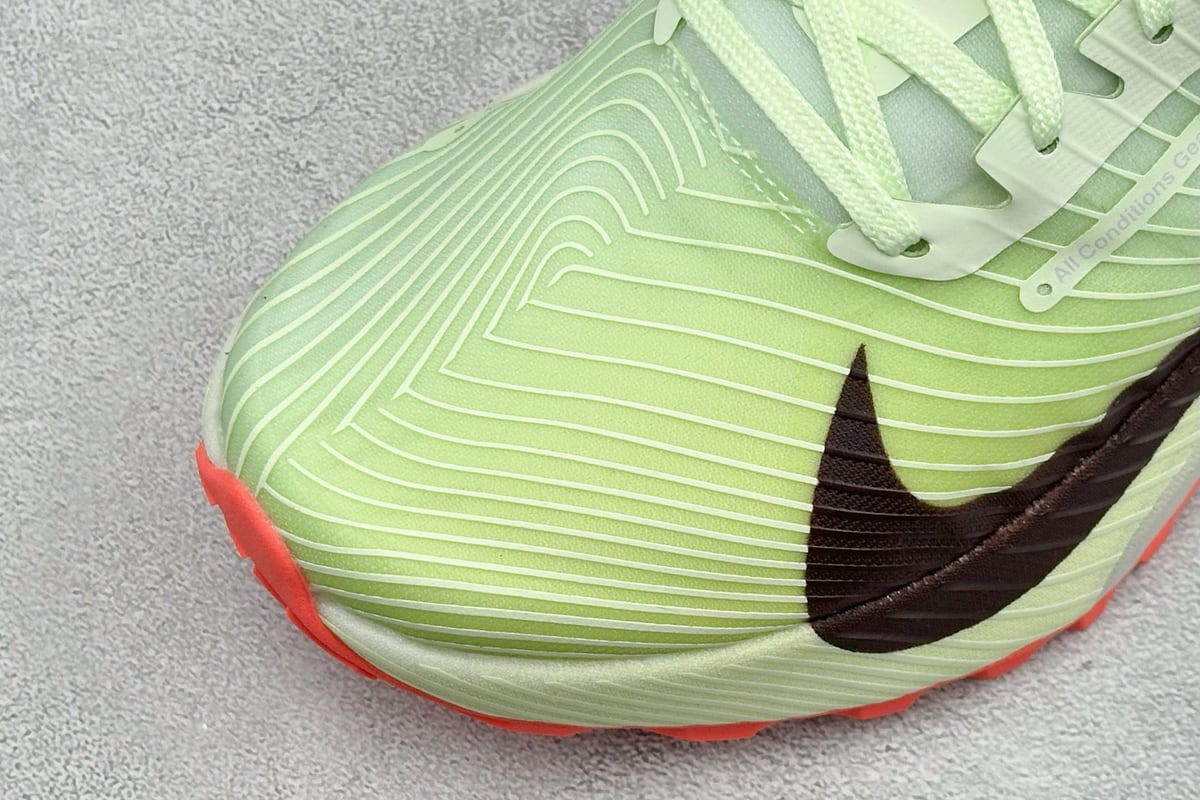 耐克 Nike Zoomx ACG Ultrafly Trail 越野跑步鞋 白绿红 鞋标实拍图