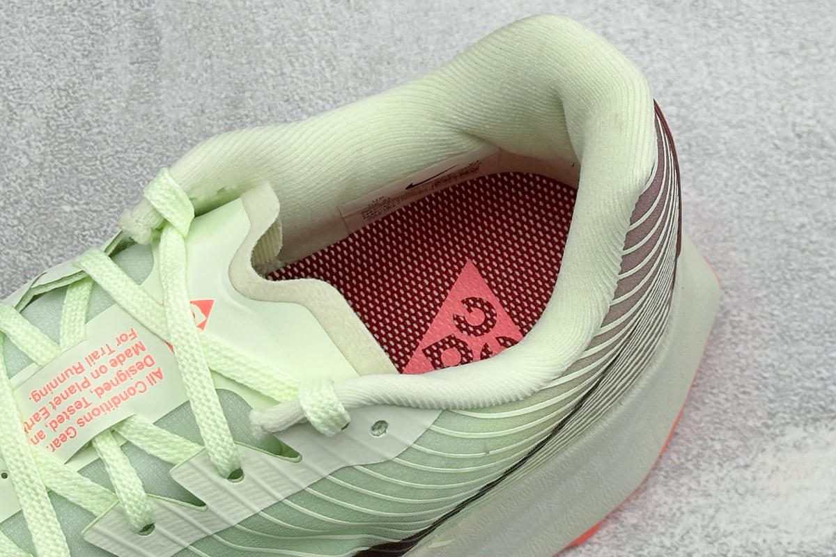 耐克 Nike Zoomx ACG Ultrafly Trail 越野跑步鞋 白绿红 上脚实拍图