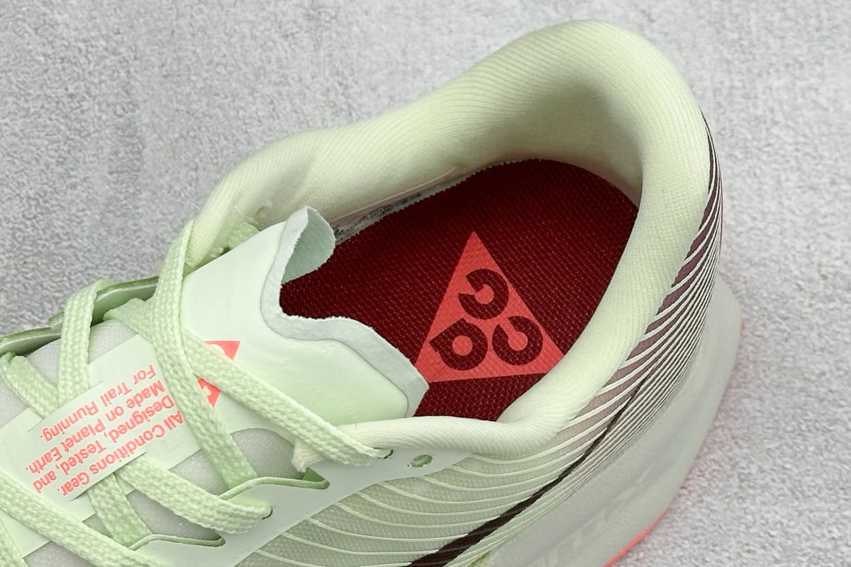 耐克 Nike Zoomx ACG Ultrafly Trail 越野跑步鞋 白红 上脚实拍图