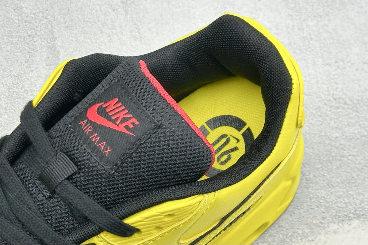 耐克 Nike Air Max 90 复古气垫跑鞋 黄黑 上脚实拍图