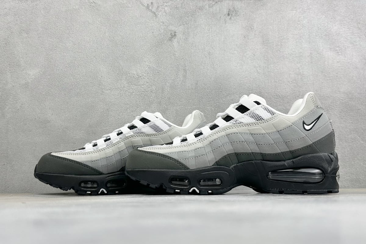 耐克 Nike AIR MAX 95 TT 气垫复古百搭休闲运动跑鞋 黑白 鞋跟实拍图
