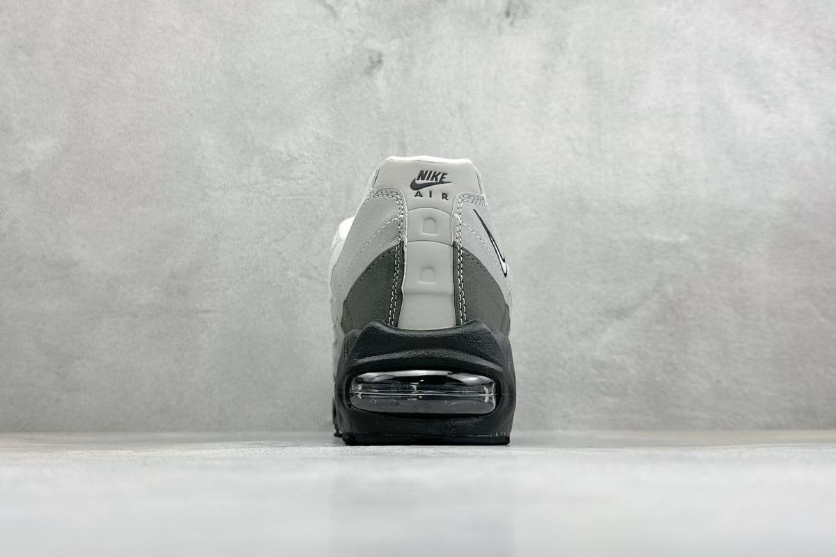 耐克 Nike AIR MAX 95 TT 气垫复古百搭休闲运动跑鞋 黑白 鞋底实拍图
