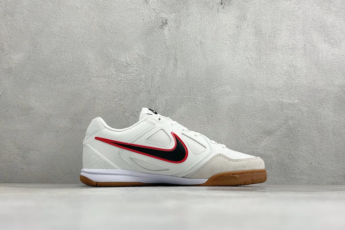 耐克 Nike GATO 低帮生活休闲鞋 白 侧面实拍图