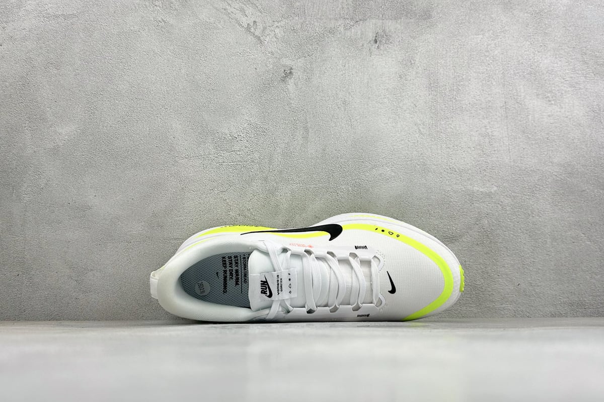 耐克 Nike Air Zoom Vomero 18 GTX 登月18 缓震休闲跑鞋 白绿 背面实拍图