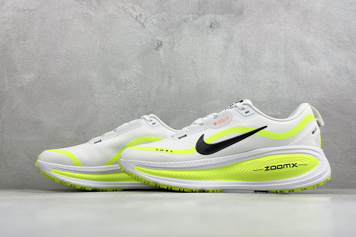 耐克 Nike Air Zoom Vomero 18 GTX 登月18 缓震休闲跑鞋 白绿 鞋跟实拍图