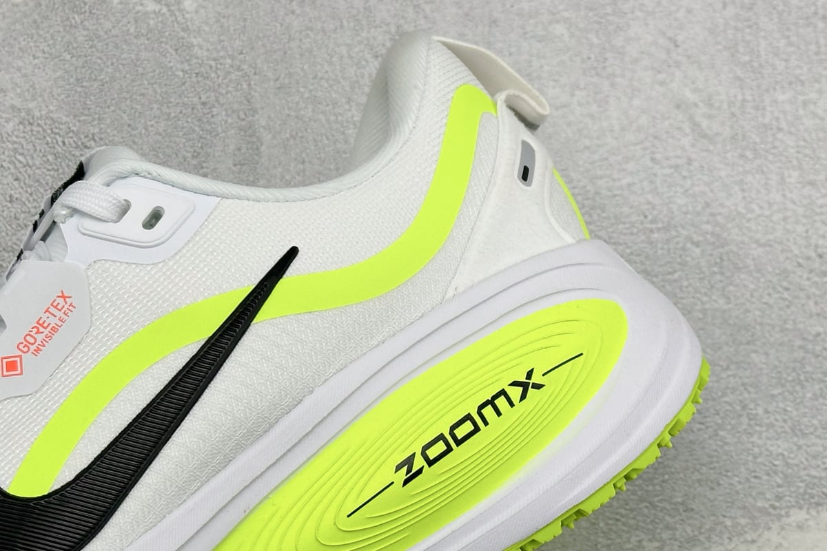 耐克 Nike Air Zoom Vomero 18 GTX 登月18 缓震休闲跑鞋 白绿 细节实拍图