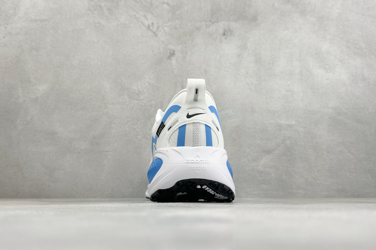 耐克 Nike Air Zoom Vomero 18 GTX 登月18 缓震休闲跑鞋 白蓝 鞋底实拍图