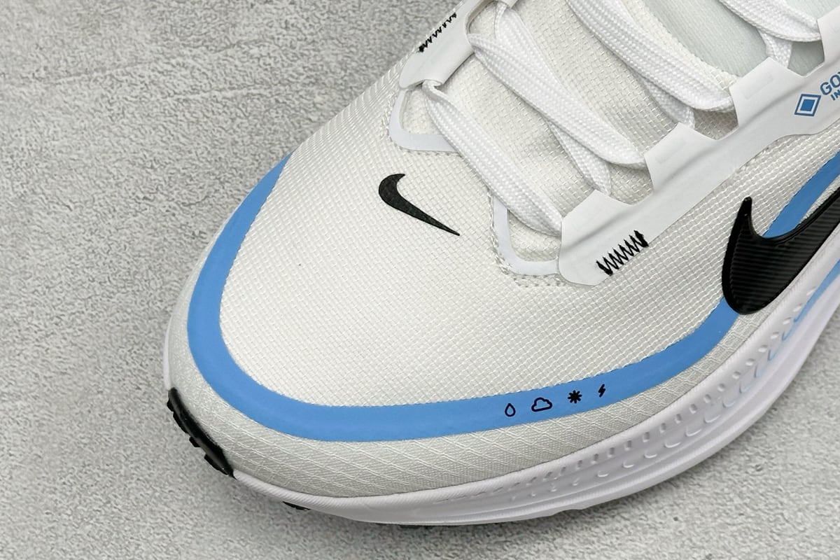耐克 Nike Air Zoom Vomero 18 GTX 登月18 缓震休闲跑鞋 白蓝 鞋标实拍图