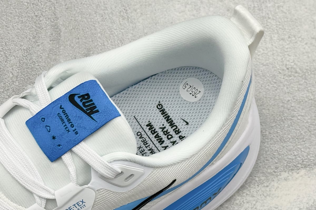 耐克 Nike Air Zoom Vomero 18 GTX 登月18 缓震休闲跑鞋 白蓝 上脚实拍图