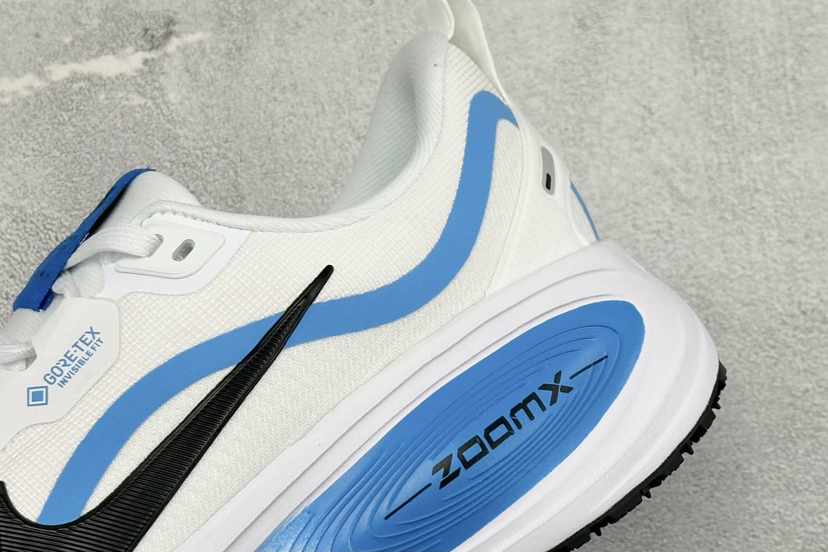 耐克 Nike Air Zoom Vomero 18 GTX 登月18 缓震休闲跑鞋 白蓝 细节实拍图