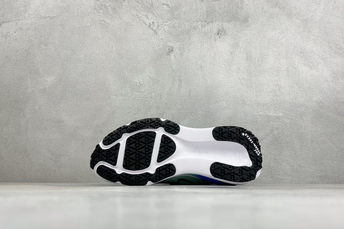 耐克 Nike Air Zoom Vomero 18 GTX 登月18 缓震休闲跑鞋 白绿蓝 鞋头实拍图