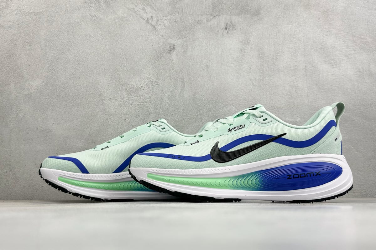 耐克 Nike Air Zoom Vomero 18 GTX 登月18 缓震休闲跑鞋 白绿蓝 鞋跟实拍图