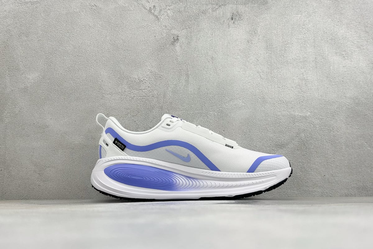 耐克 Nike Air Zoom Vomero 18 GTX 登月18 缓震休闲跑鞋 白蓝 侧面实拍图