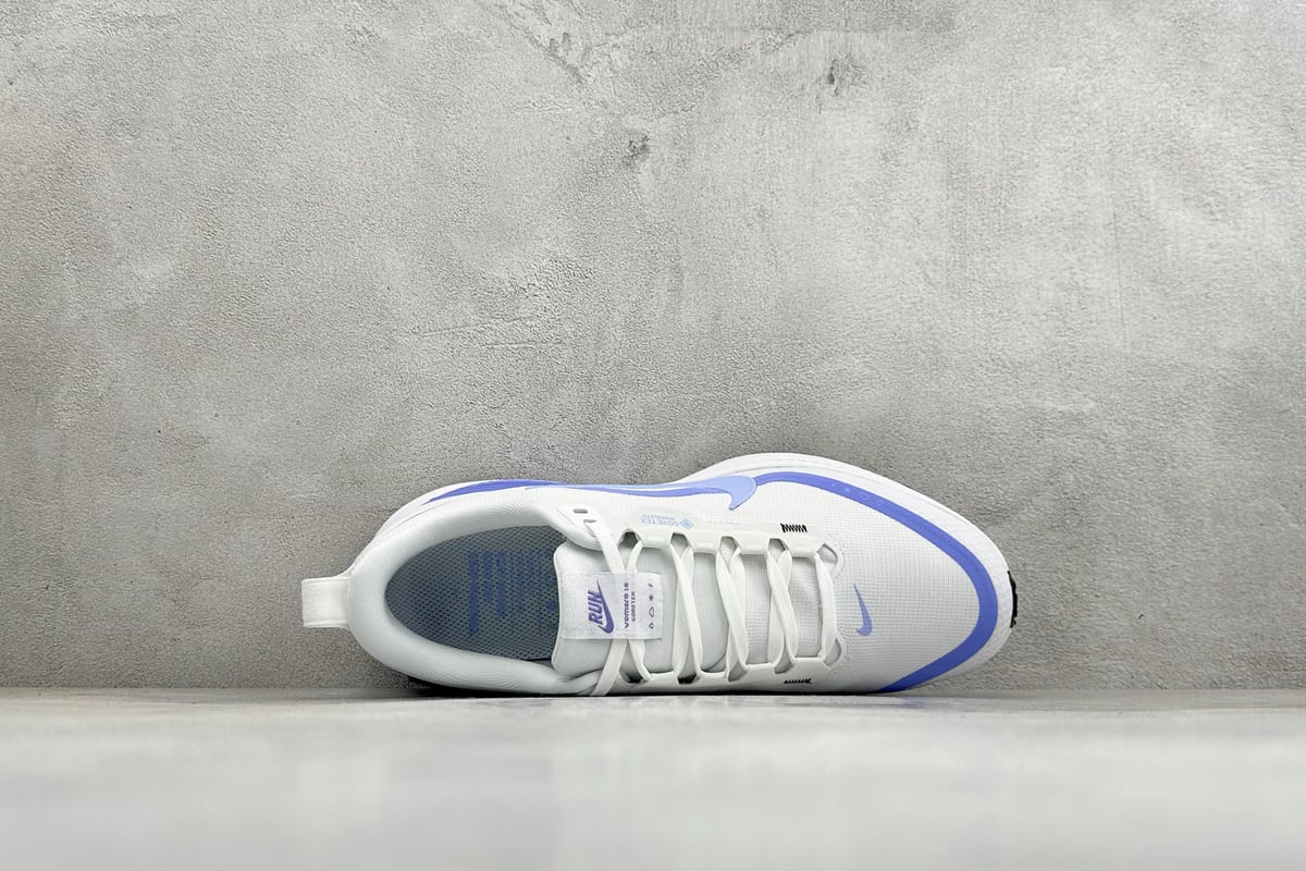 耐克 Nike Air Zoom Vomero 18 GTX 登月18 缓震休闲跑鞋 白蓝 背面实拍图