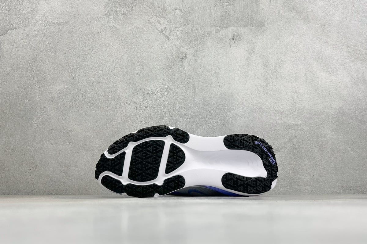 耐克 Nike Air Zoom Vomero 18 GTX 登月18 缓震休闲跑鞋 白蓝 鞋头实拍图