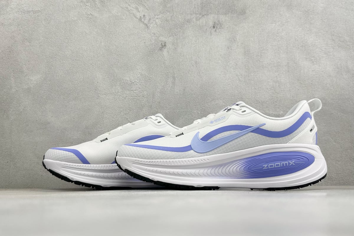 耐克 Nike Air Zoom Vomero 18 GTX 登月18 缓震休闲跑鞋 白蓝 鞋跟实拍图