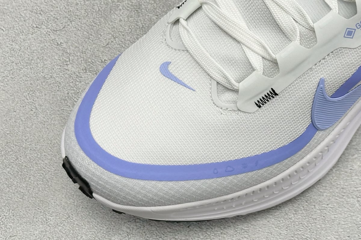 耐克 Nike Air Zoom Vomero 18 GTX 登月18 缓震休闲跑鞋 白蓝 鞋标实拍图