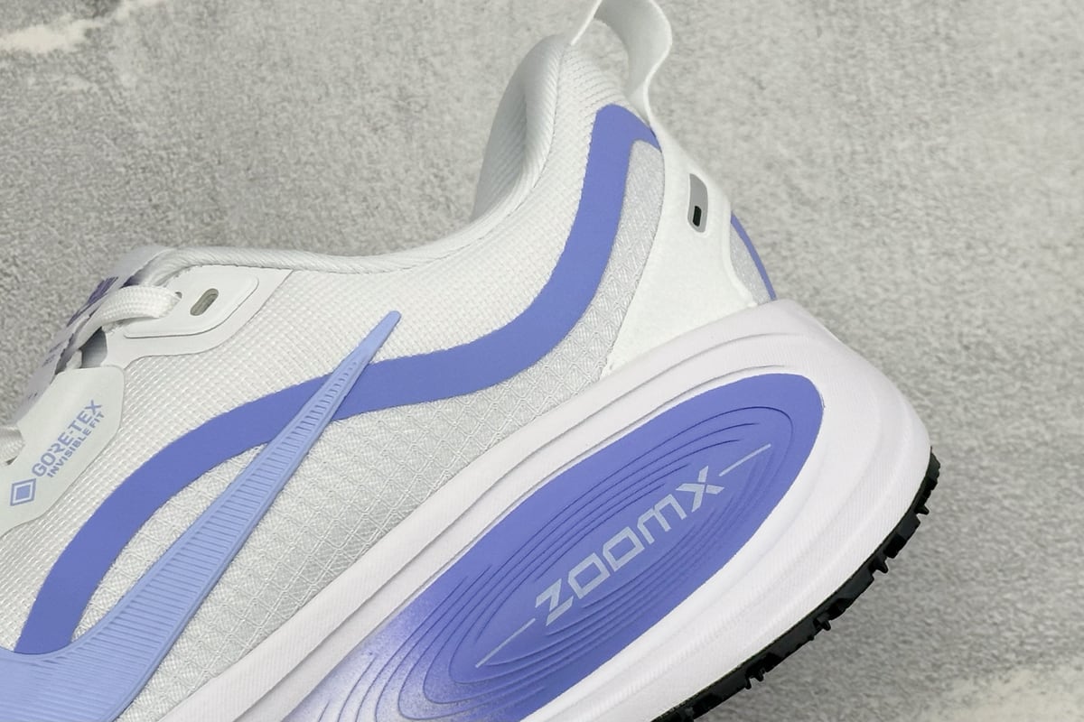 耐克 Nike Air Zoom Vomero 18 GTX 登月18 缓震休闲跑鞋 白蓝 细节实拍图