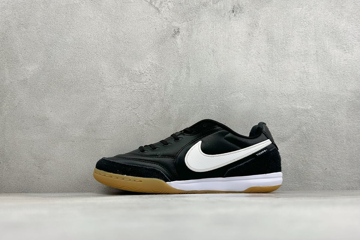耐克 Nike Tiempo Streetgato 传奇系列运动鞋 黑白 正面实拍图