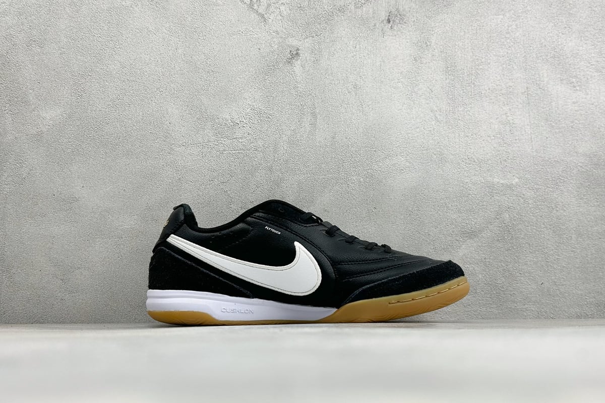 耐克 Nike Tiempo Streetgato 传奇系列运动鞋 黑白 侧面实拍图