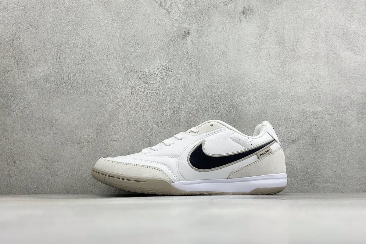 耐克 Nike Tiempo Streetgato 传奇系列运动鞋 白 正面实拍图