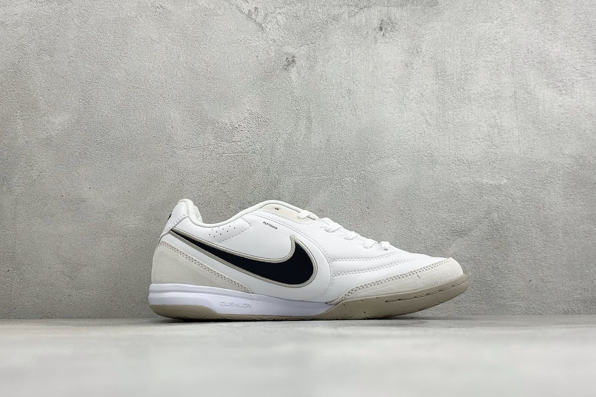 耐克 Nike Tiempo Streetgato 传奇系列运动鞋 白 侧面实拍图
