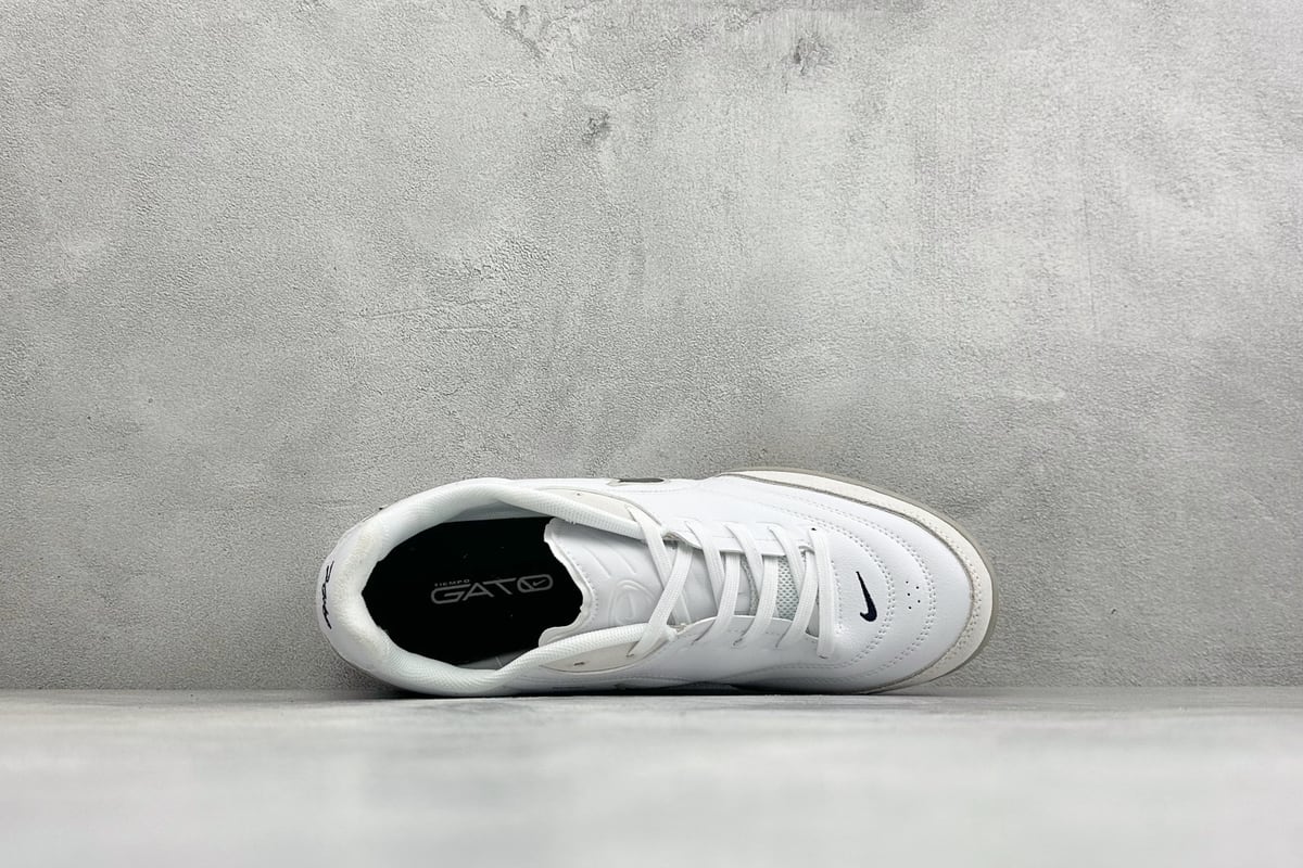耐克 Nike Tiempo Streetgato 传奇系列运动鞋 白 背面实拍图