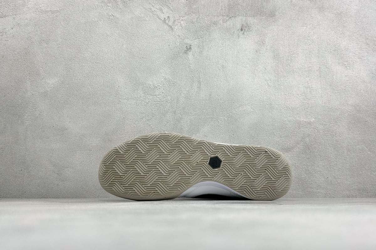 耐克 Nike Tiempo Streetgato 传奇系列运动鞋 白 鞋头实拍图