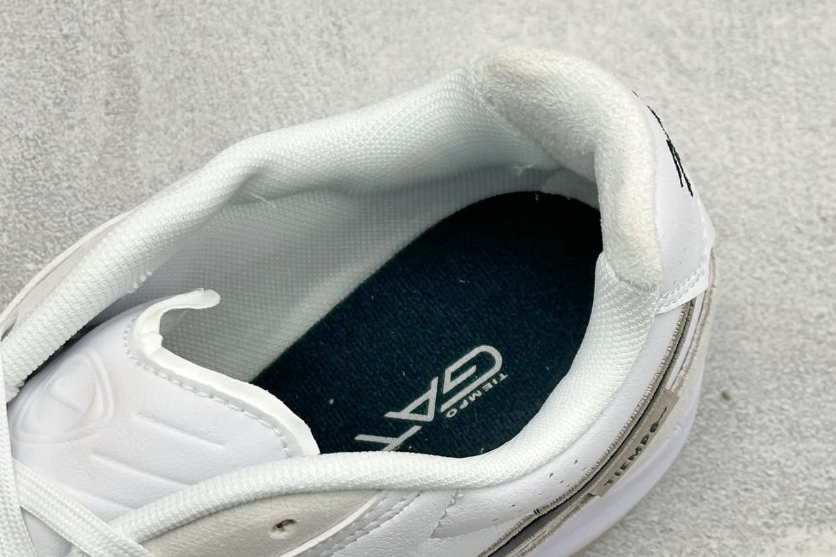 耐克 Nike Tiempo Streetgato 传奇系列运动鞋 白 上脚实拍图