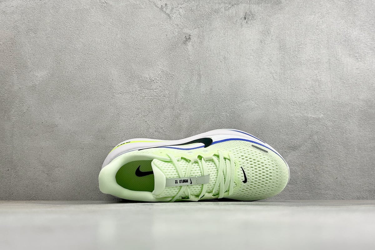 耐克 Nike Zoom Winflo 12 登月透气运动休闲缓震跑步鞋 绿白 背面实拍图