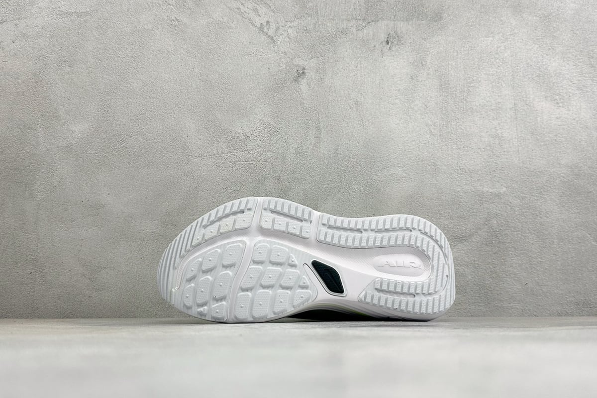 耐克 Nike Zoom Winflo 12 登月透气运动休闲缓震跑步鞋 绿白 鞋头实拍图