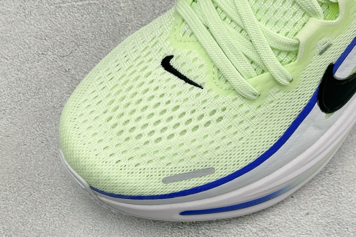耐克 Nike Zoom Winflo 12 登月透气运动休闲缓震跑步鞋 绿白 鞋标实拍图
