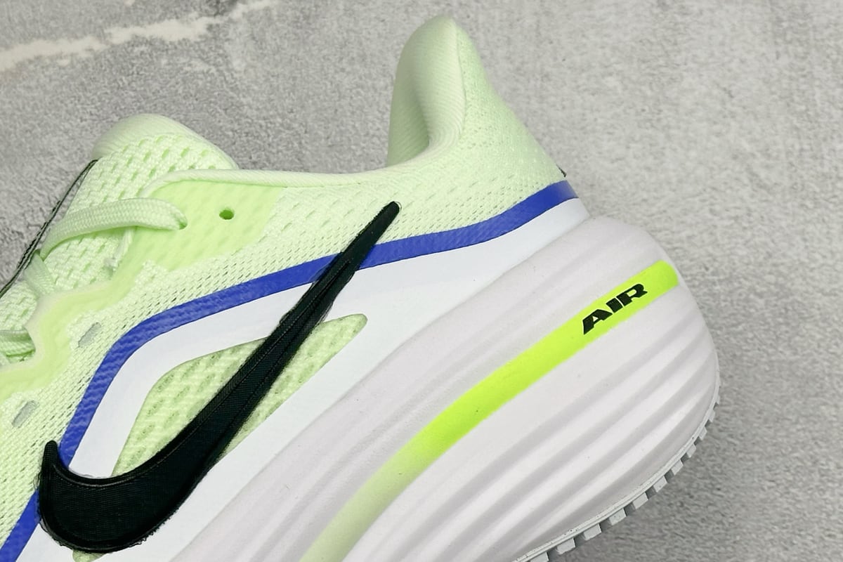 耐克 Nike Zoom Winflo 12 登月透气运动休闲缓震跑步鞋 绿白 细节实拍图