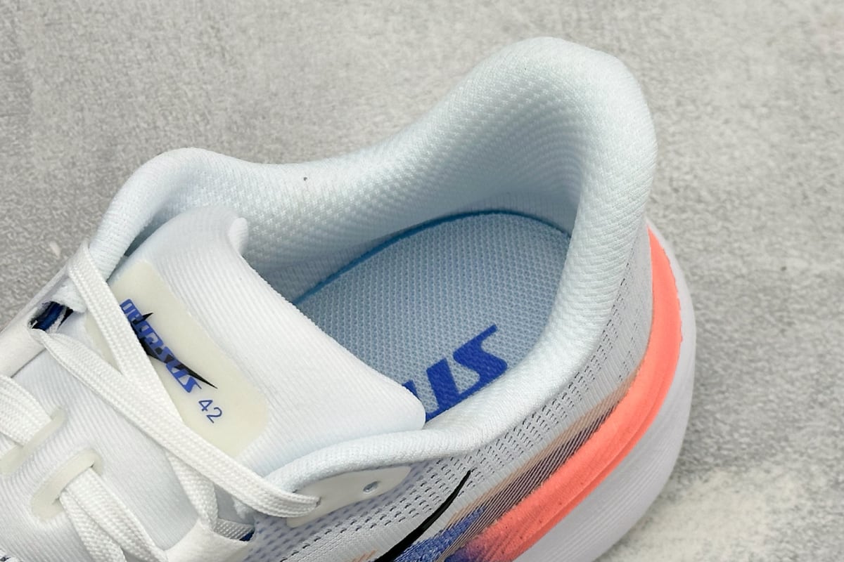 耐克 Nike Air Zoom Pegasus 42代 耐磨防滑运动跑步鞋 白蓝 上脚实拍图