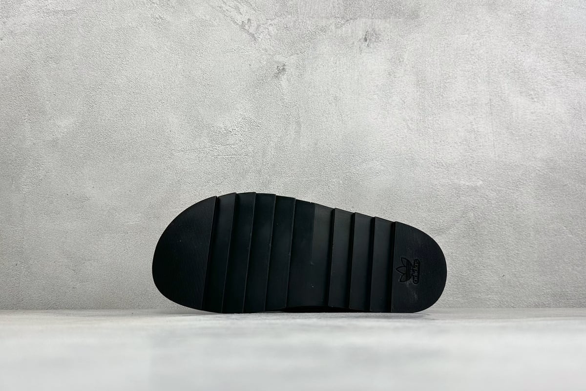 阿迪达斯 Adidas Originals Puffylette 灰黑白 鞋头实拍图