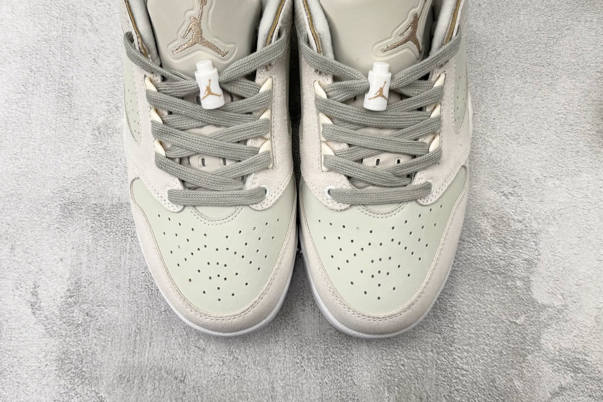 乔丹 Air Jordan Sixty Plus 米灰 鞋标实拍图