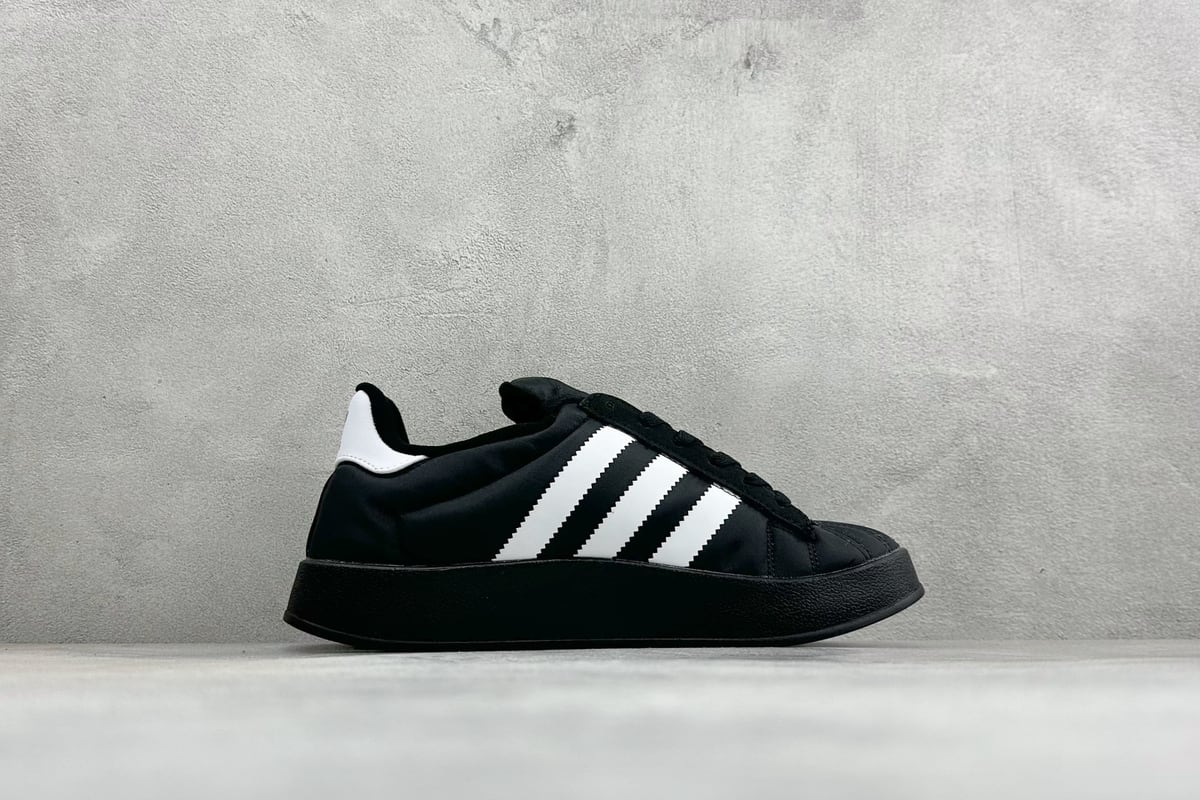 阿迪达斯 Adidas Originals Puffylette 黑白 侧面实拍图