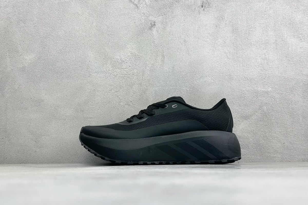 阿迪达斯 Adidas HyperBoost Edge M 全新爆黑花透气缓震跑步鞋 正面实拍图