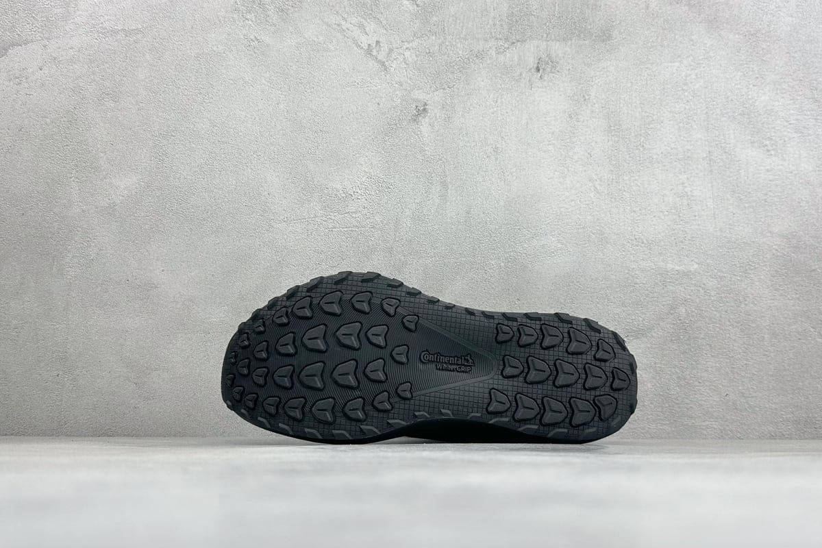 阿迪达斯 Adidas HyperBoost Edge M 全新爆黑花透气缓震跑步鞋 鞋头实拍图