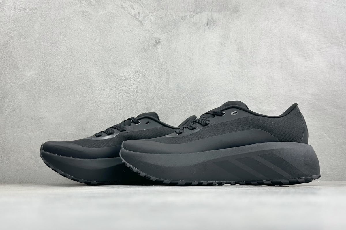 阿迪达斯 Adidas HyperBoost Edge M 全新爆黑花透气缓震跑步鞋 鞋跟实拍图