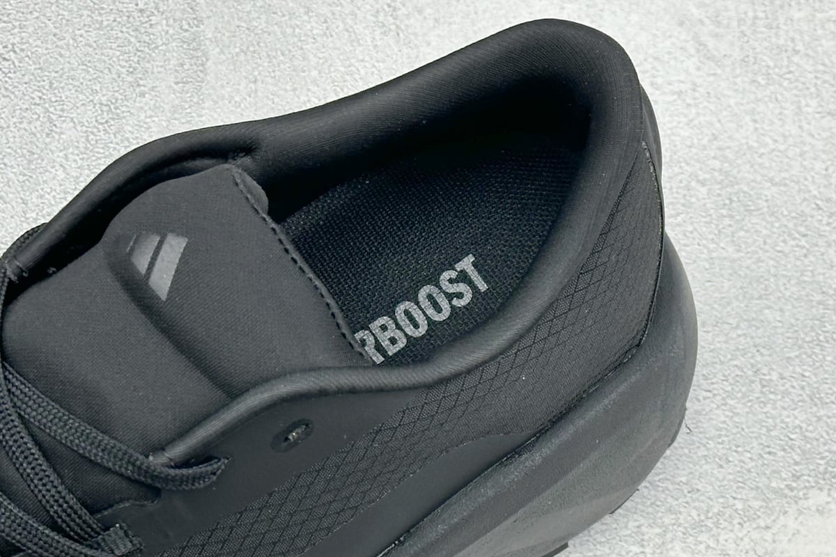 阿迪达斯 Adidas HyperBoost Edge M 全新爆黑花透气缓震跑步鞋 上脚实拍图