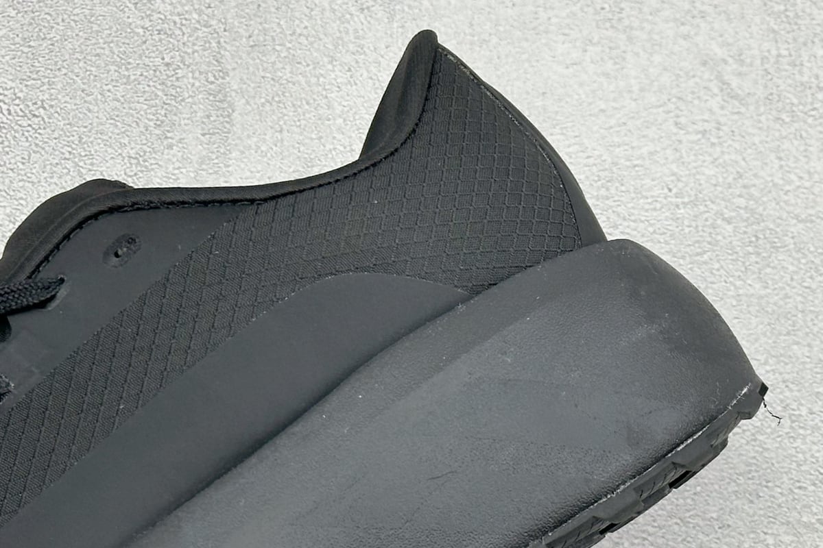 阿迪达斯 Adidas HyperBoost Edge M 全新爆黑花透气缓震跑步鞋 细节实拍图