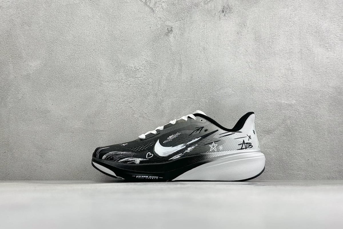 耐克 Nike Air Zoom Pegasus 42 网面透气轻便耐磨跑鞋 黑白 正面实拍图