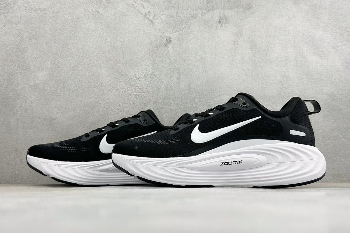 耐克 Nike Vomero 19 舒适减震防滑 低帮跑步鞋 黑白 鞋跟实拍图