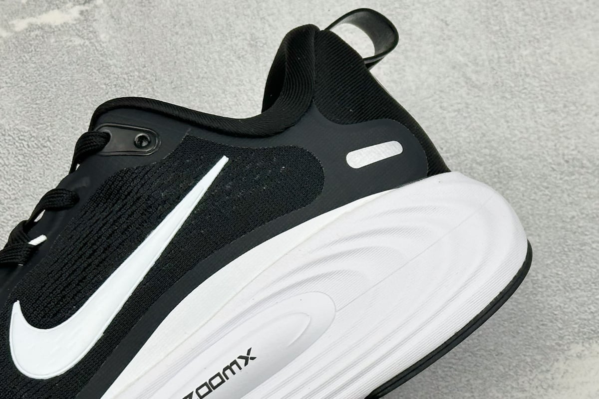 耐克 Nike Vomero 19 舒适减震防滑 低帮跑步鞋 黑白 细节实拍图
